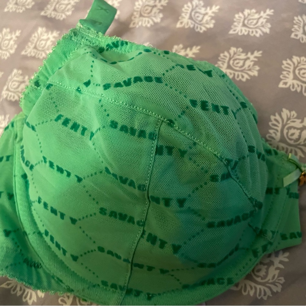 Savage X Fenty Flocked Logo Bra - Picture 6 of 8